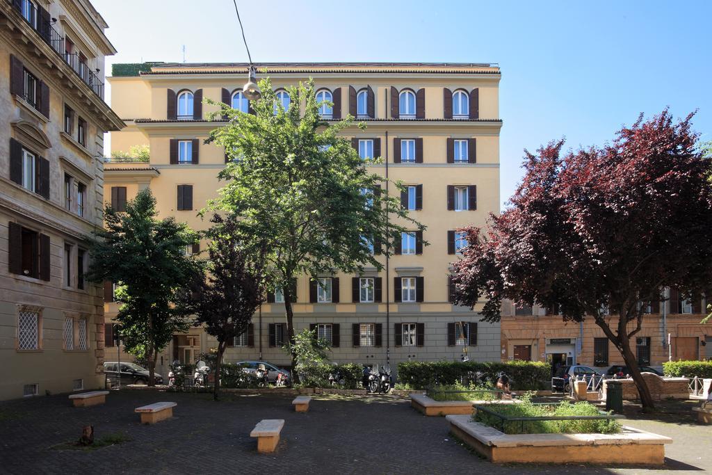 Trianon Borgo Pio Aparthotel Rome Bagian luar foto